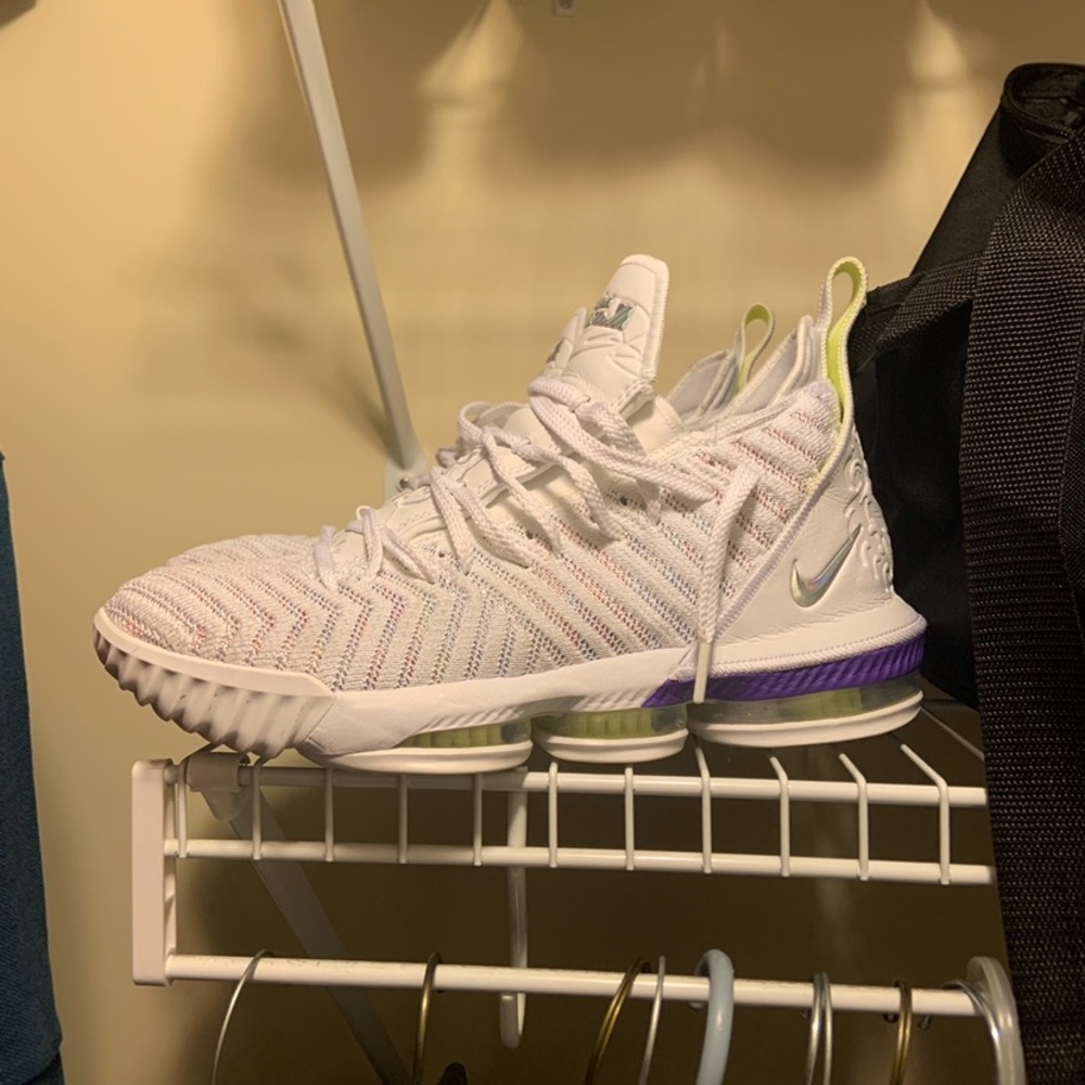 Nike LeBron 16 *SOLD*